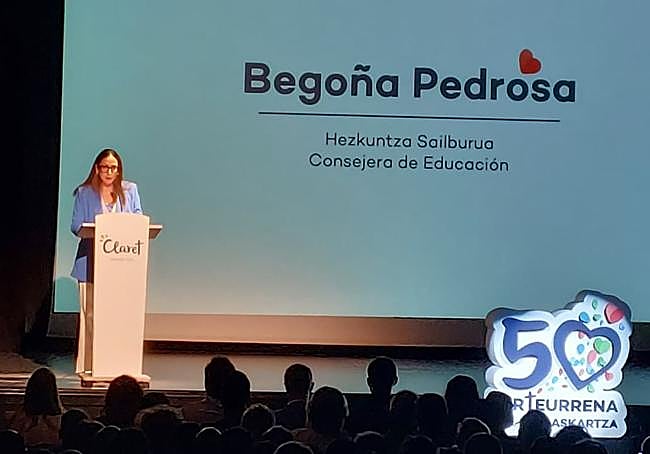 La consejera de Educación, Begoña Pedrosa, ha brindado su caluroso «apoyo» al proyecto educativo de Claret Askartza.