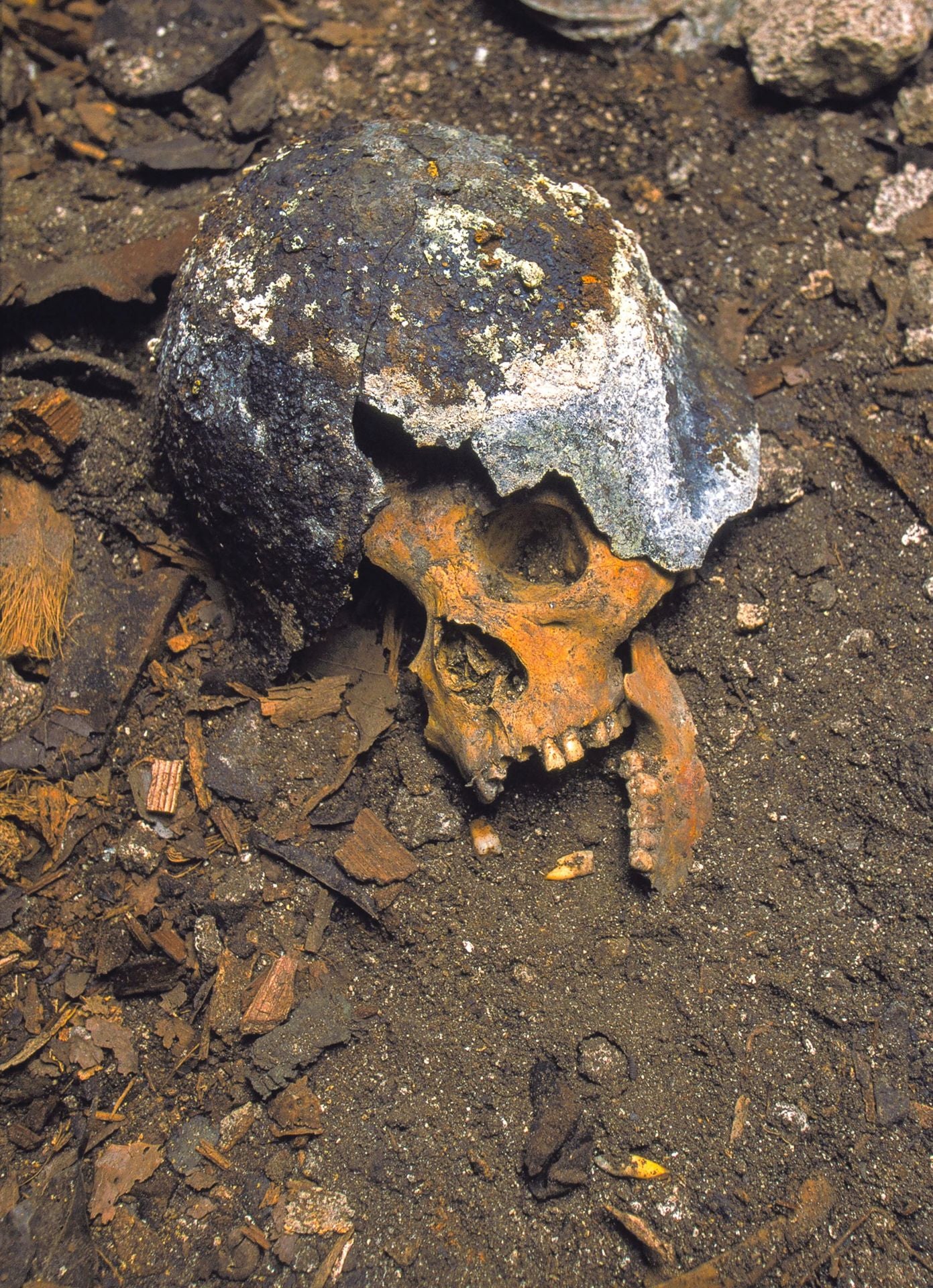 Restos humanos de un soldado japonés en una cueva de Peleliu.