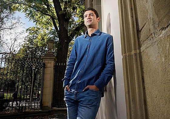 Díez Antxustegi, fotografiado el viernes en el Parlamento vasco, compagina su labor como portavoz con el área de Política Institucional y Migración en el EBB.