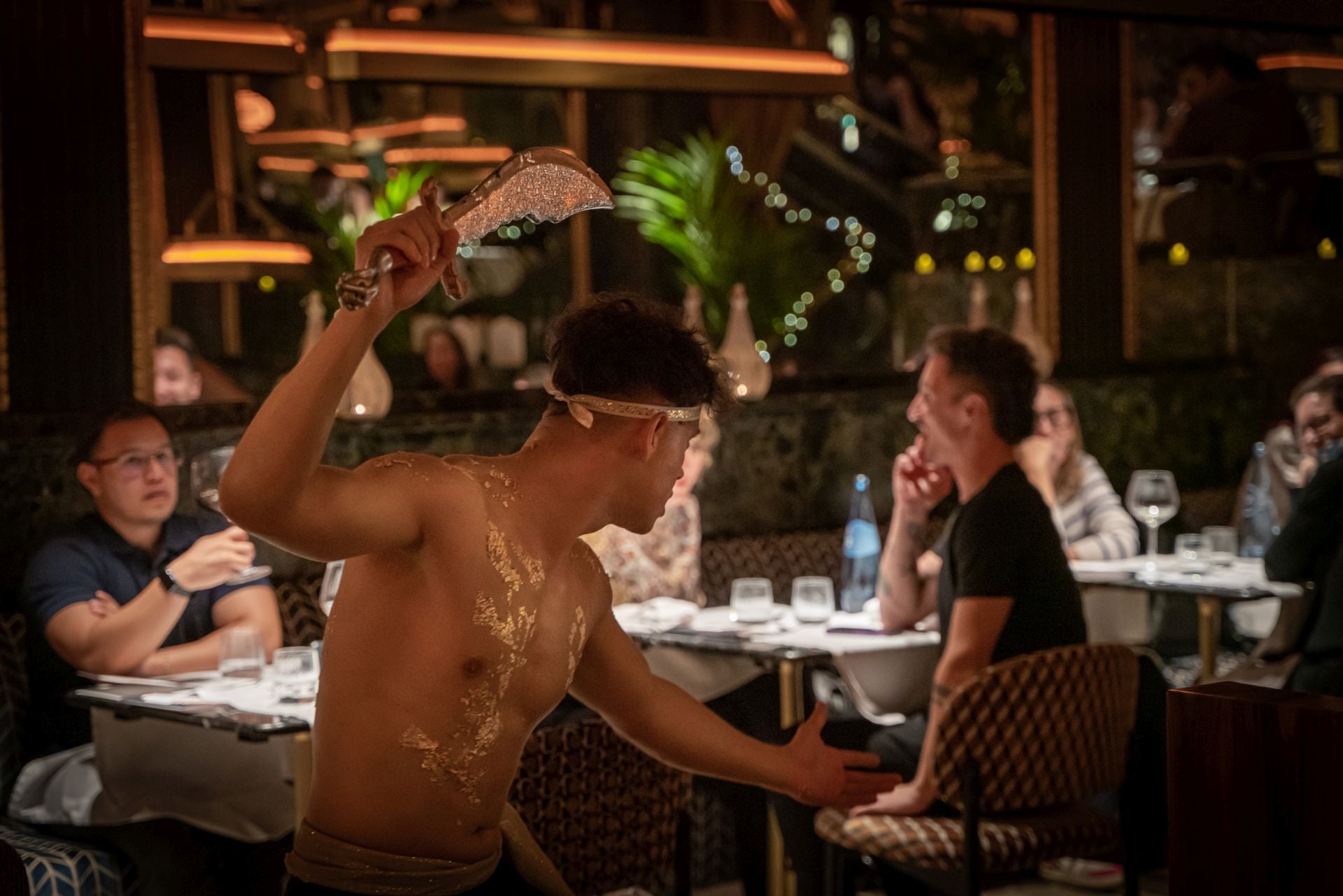 Acrobacias, danza del vientre... llegan las cenas temáticas a este restaurante de Bilbao