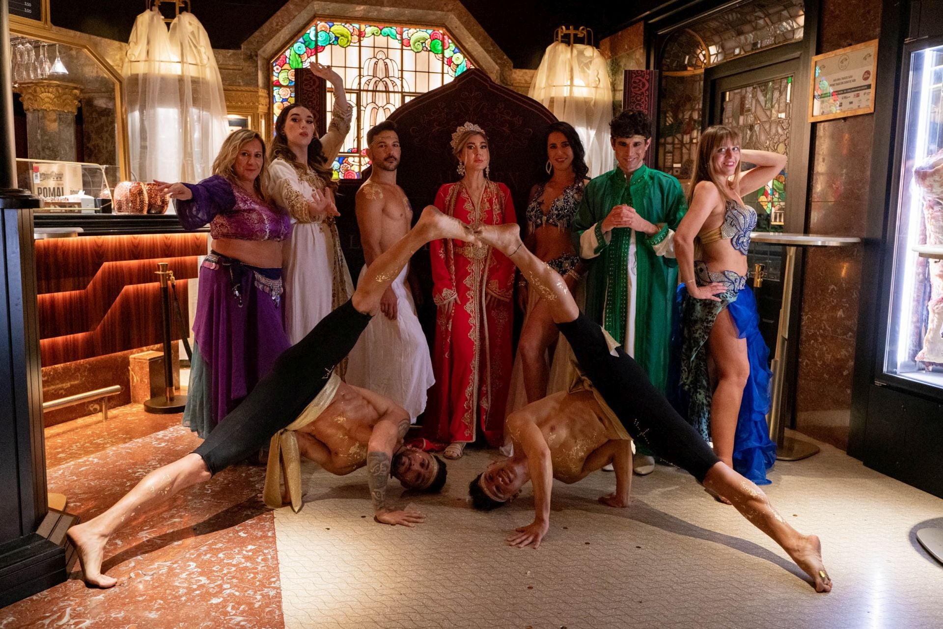 Acrobacias, danza del vientre... llegan las cenas temáticas a este restaurante de Bilbao