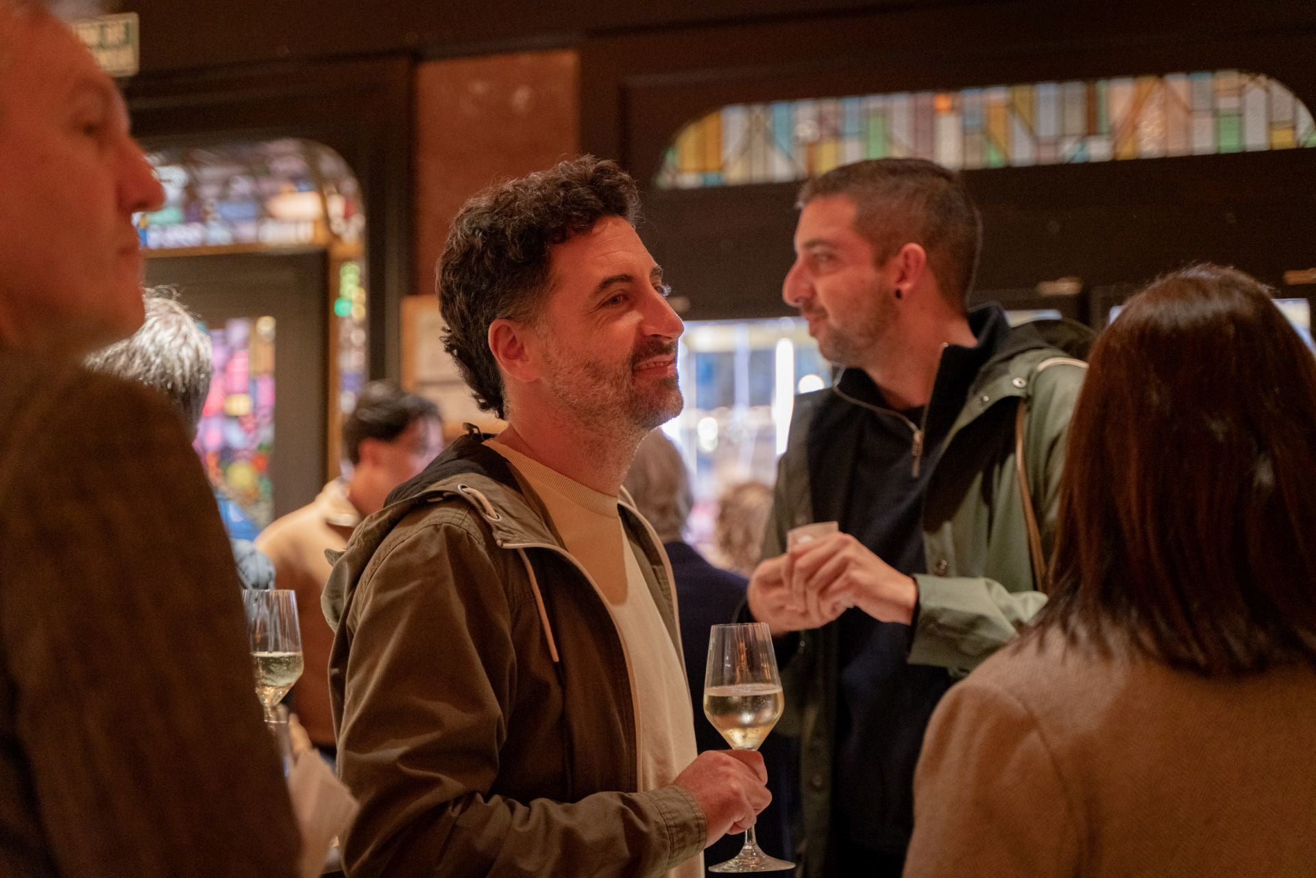 Acrobacias, danza del vientre... llegan las cenas temáticas a este restaurante de Bilbao