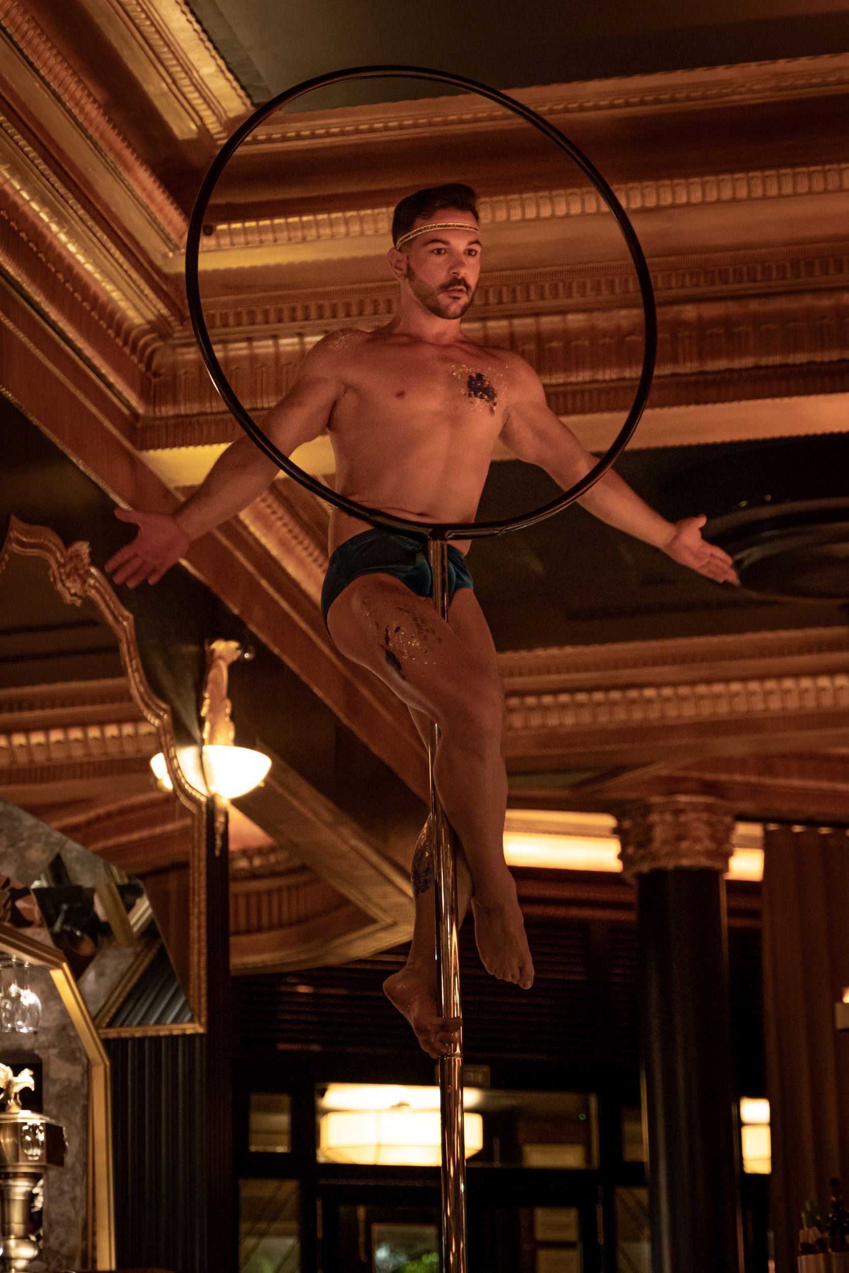 Acrobacias, danza del vientre... llegan las cenas temáticas a este restaurante de Bilbao