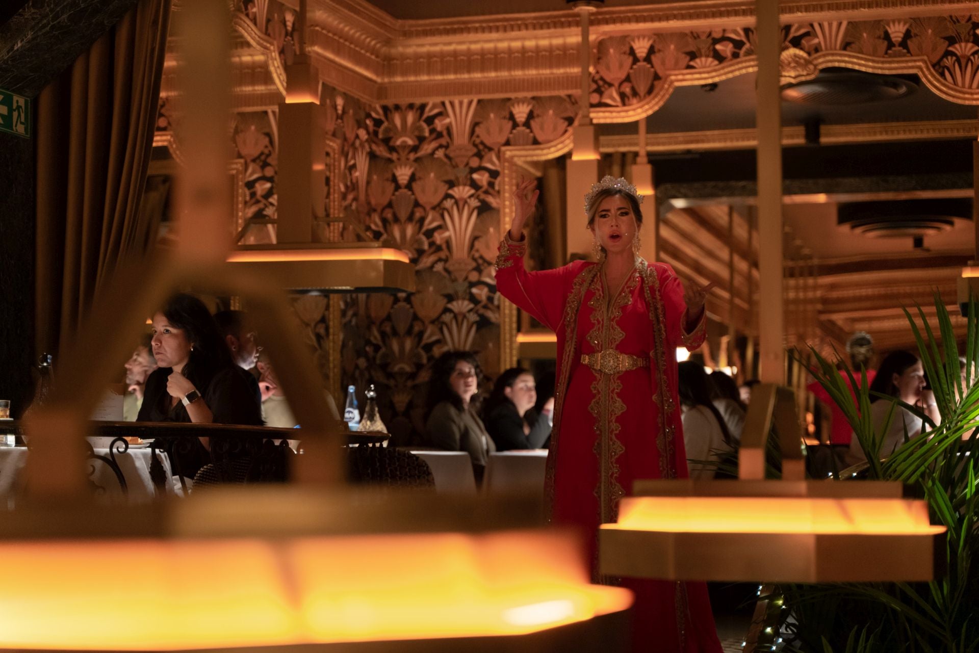 Acrobacias, danza del vientre... llegan las cenas temáticas a este restaurante de Bilbao