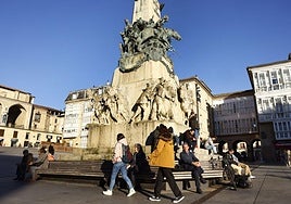 La distancia de la Virgen Blanca a Olárizu es de unos 22 minutos.