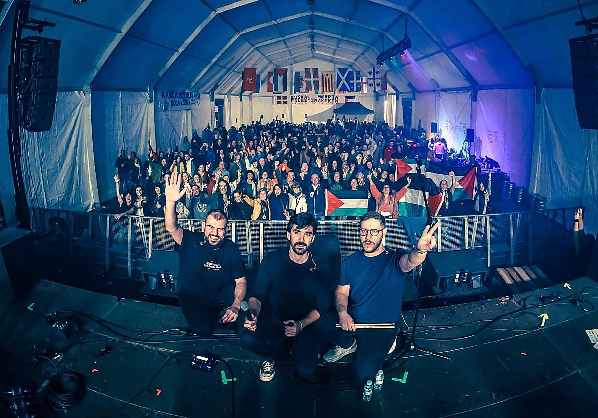 Ramiz Abuaita, Apo Sahagian y Pierre Taweel durante el concierto.