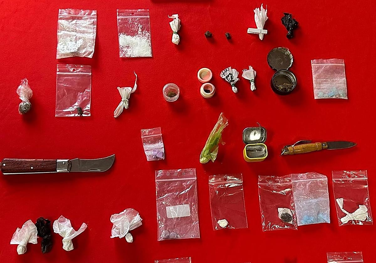 Objetos requisados por la Ertzaintza en la redada.