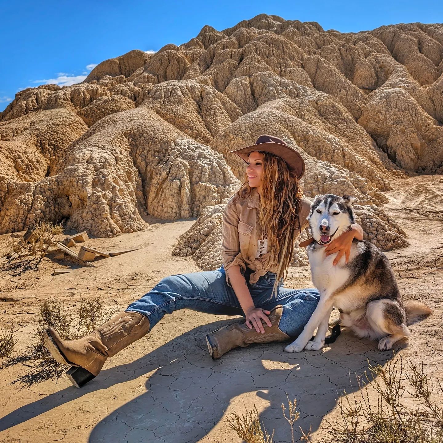 Diana, la vizcaína que ha transformado un minibús en su hogar y recorre el mundo sobre ruedas