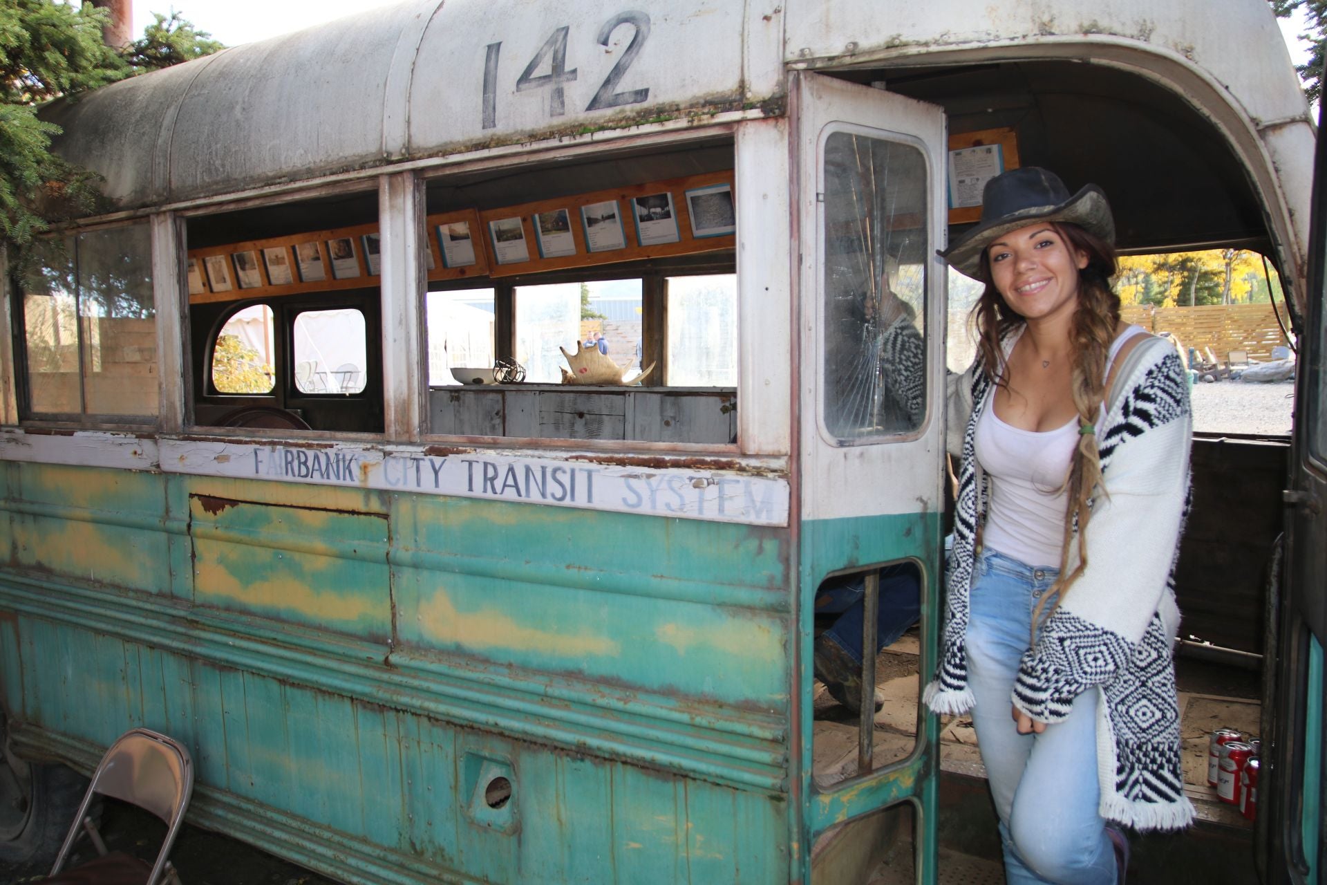 Diana, la vizcaína que ha transformado un minibús en su hogar y recorre el mundo sobre ruedas