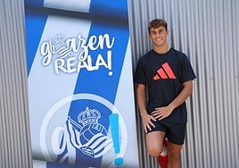 Mikel Goti posa en las instalaciones de Zubieta.