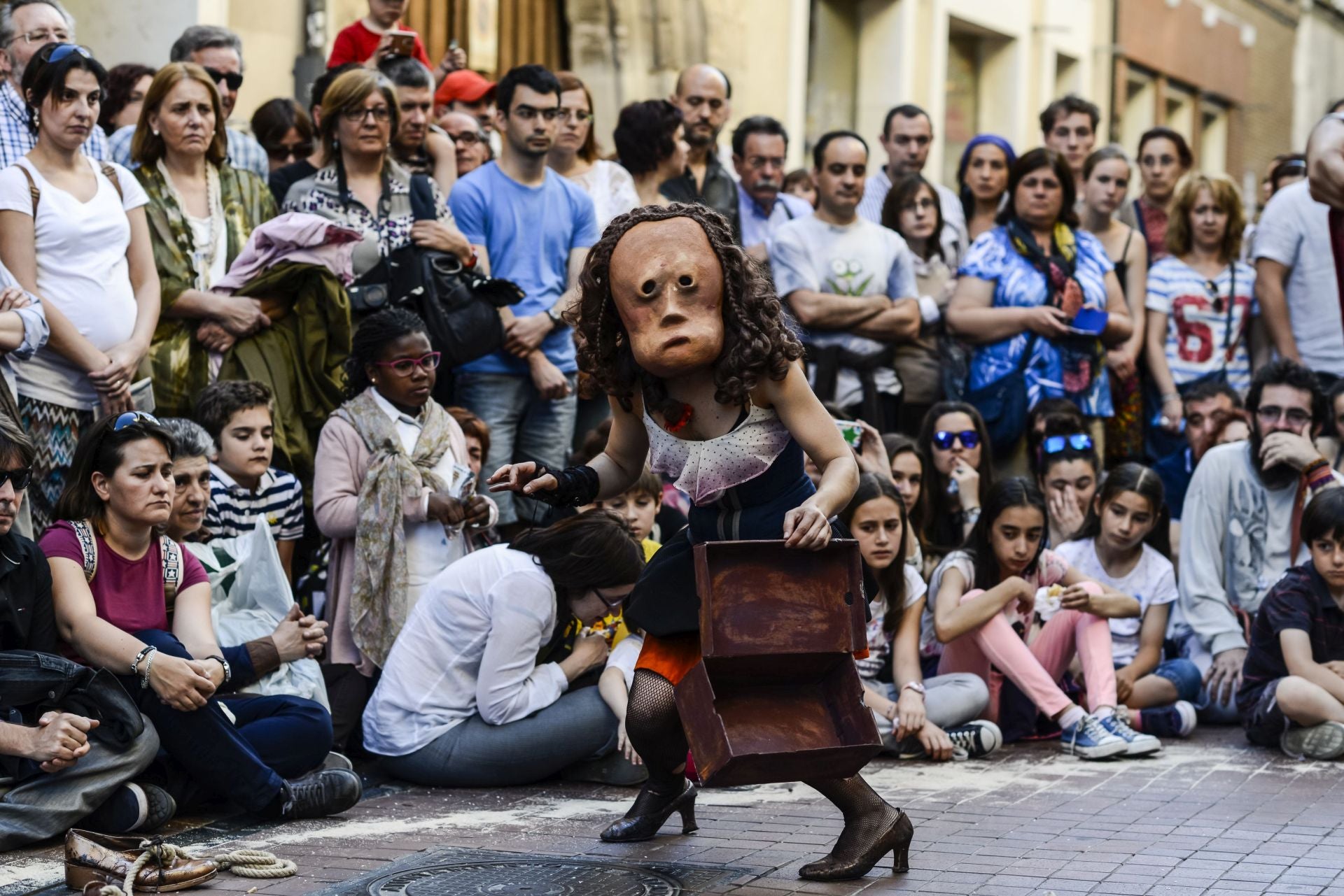 Aurreko edizio bateko ikuskizun baten irudi bat.