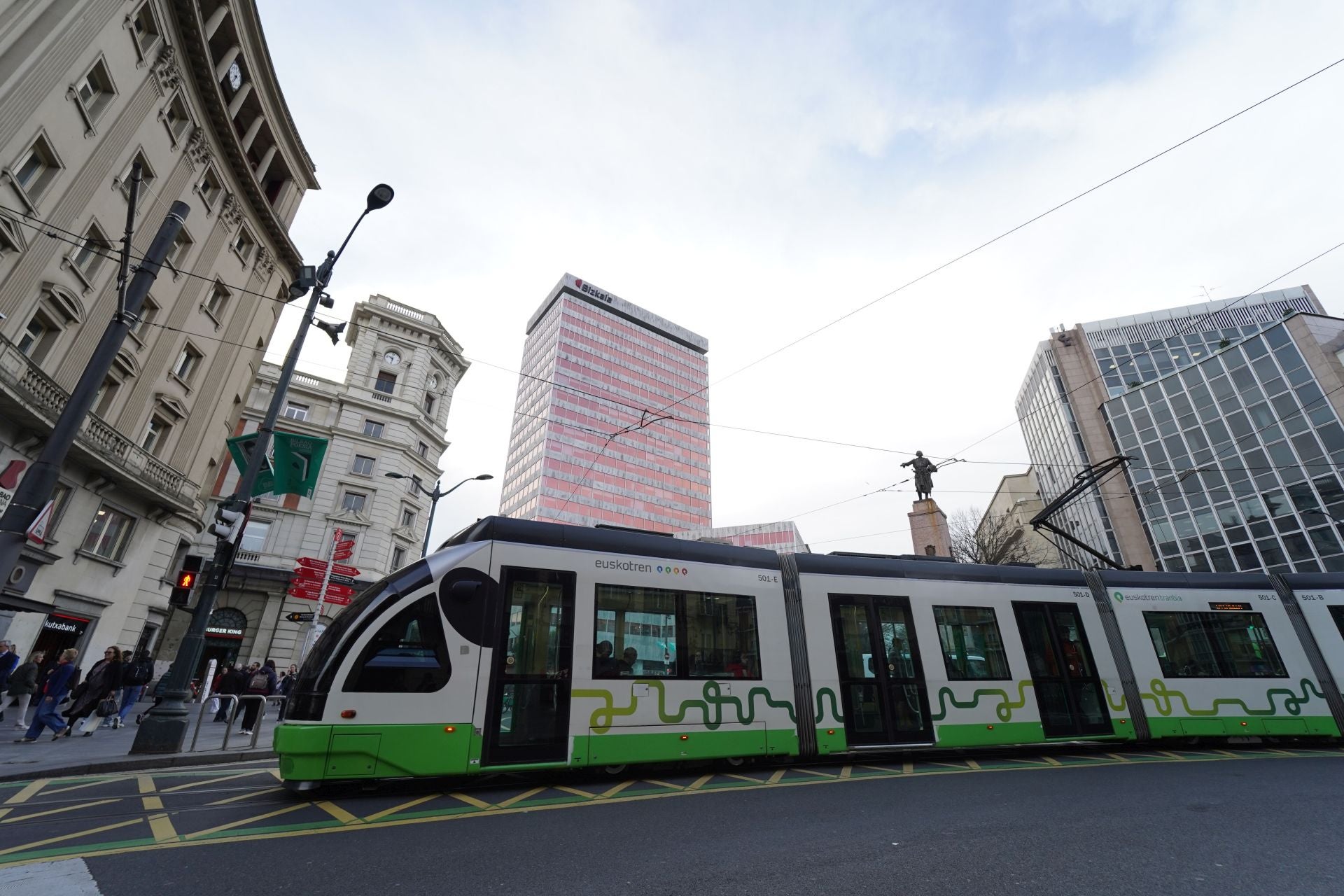 La prolongación del tranvía por Autonomía y Hurtado de Amézaga debe esperar