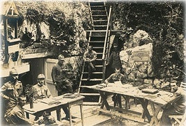 Espectacular uso de una caverna por efectivos del ejército austrohúngaro en la Primera Guerra Mundial. Se trata de la Gruta de Manzi, en el municipio de Sagrado, cerca de Venecia.