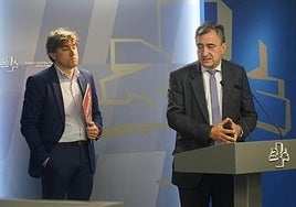 Aitor Esteban y Eneko Andueza, en una comparecencia conjunta en el Parlamento en mayo.