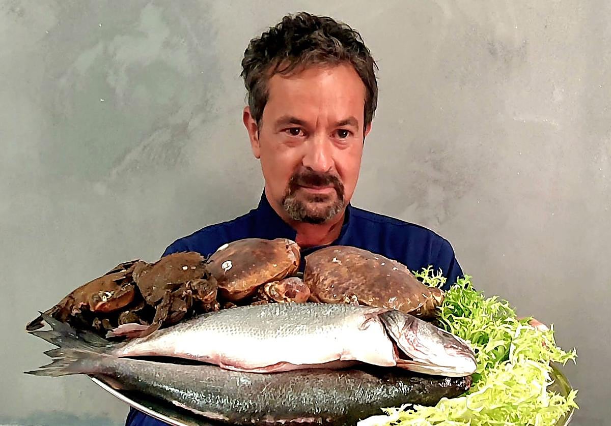 El cocinero personal de C. Tangana y Manuel Carrasco que ahora triunfa con su restaurante en Castro