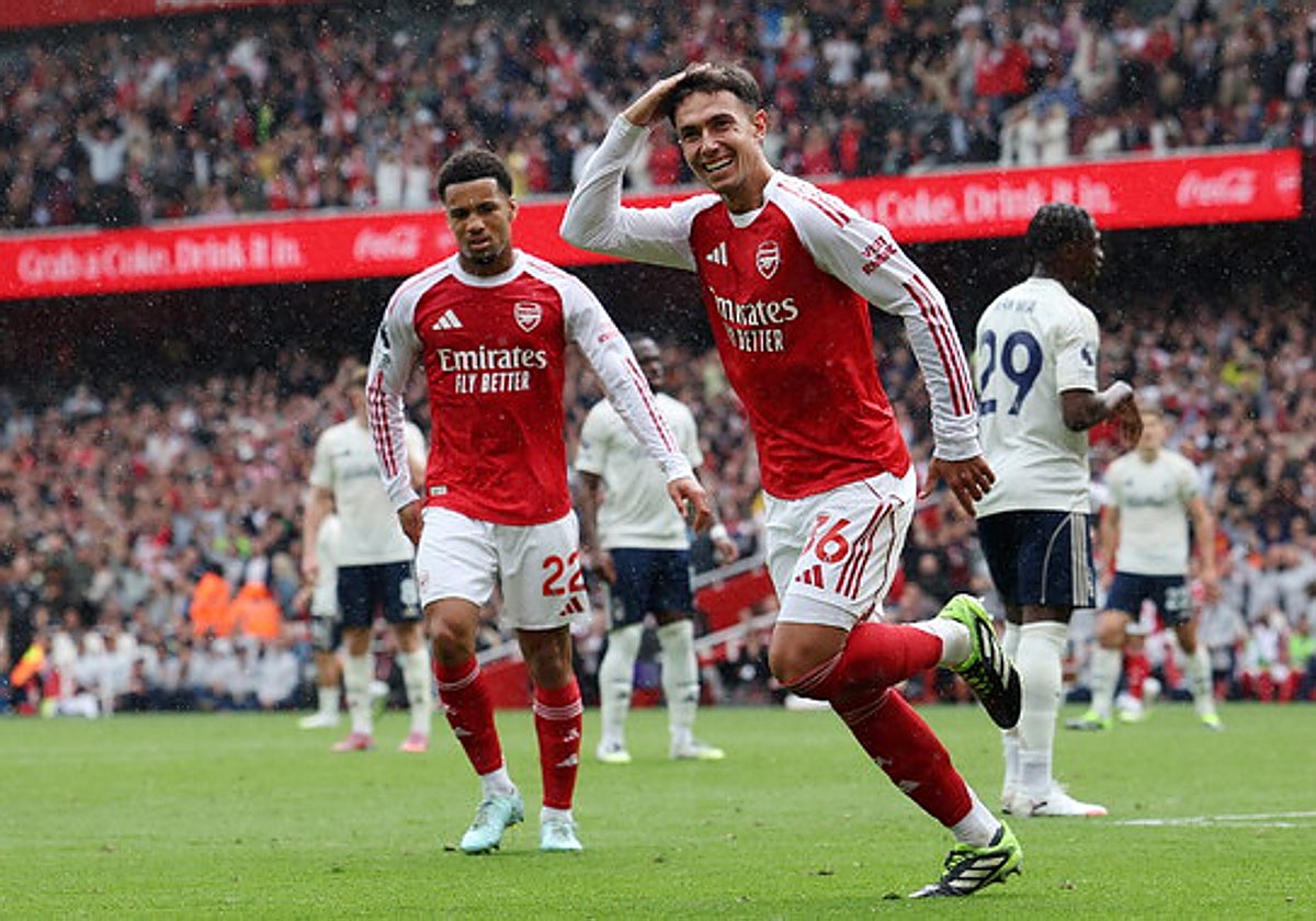 Zubimendi celebra un gol con el Arsenal al Nottingham Forest.