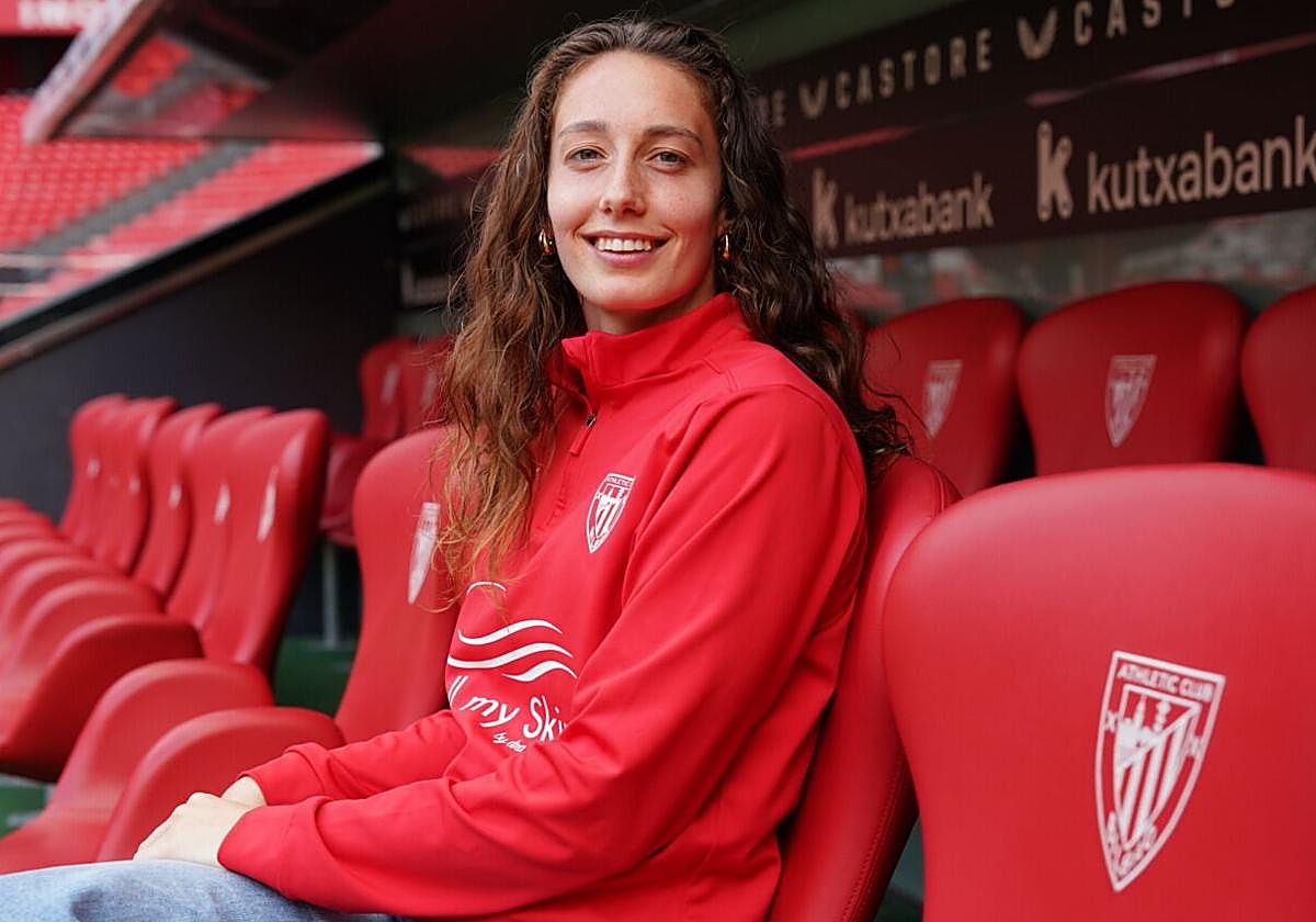 Es portera del Athletic e internacional con la selección.