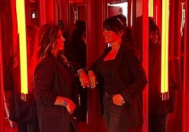 Las hermanas Silvia y Carmen García Calvo abren en Bilbao una discoteca que funcionará todos los días de la semana.