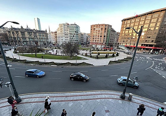 Tráfico en la Plaza Moyúa.