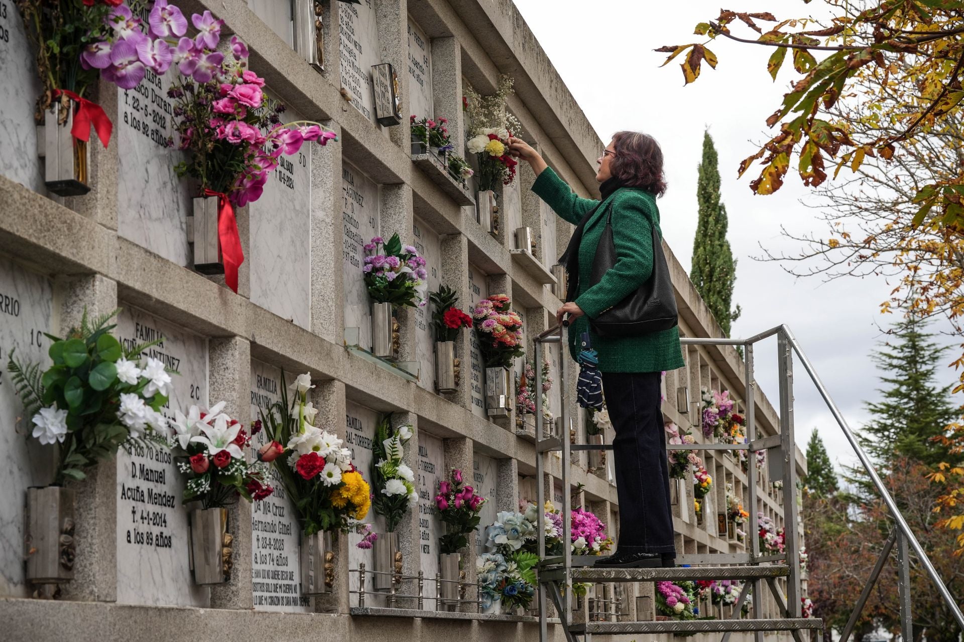 Los vitorianos recuerdan a sus seres queridos en el día de Todos los Santos