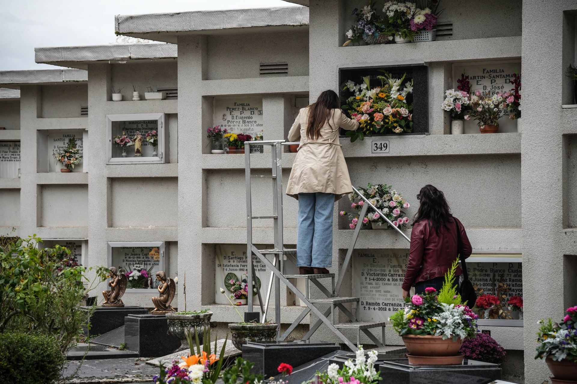Los vitorianos recuerdan a sus seres queridos en el día de Todos los Santos