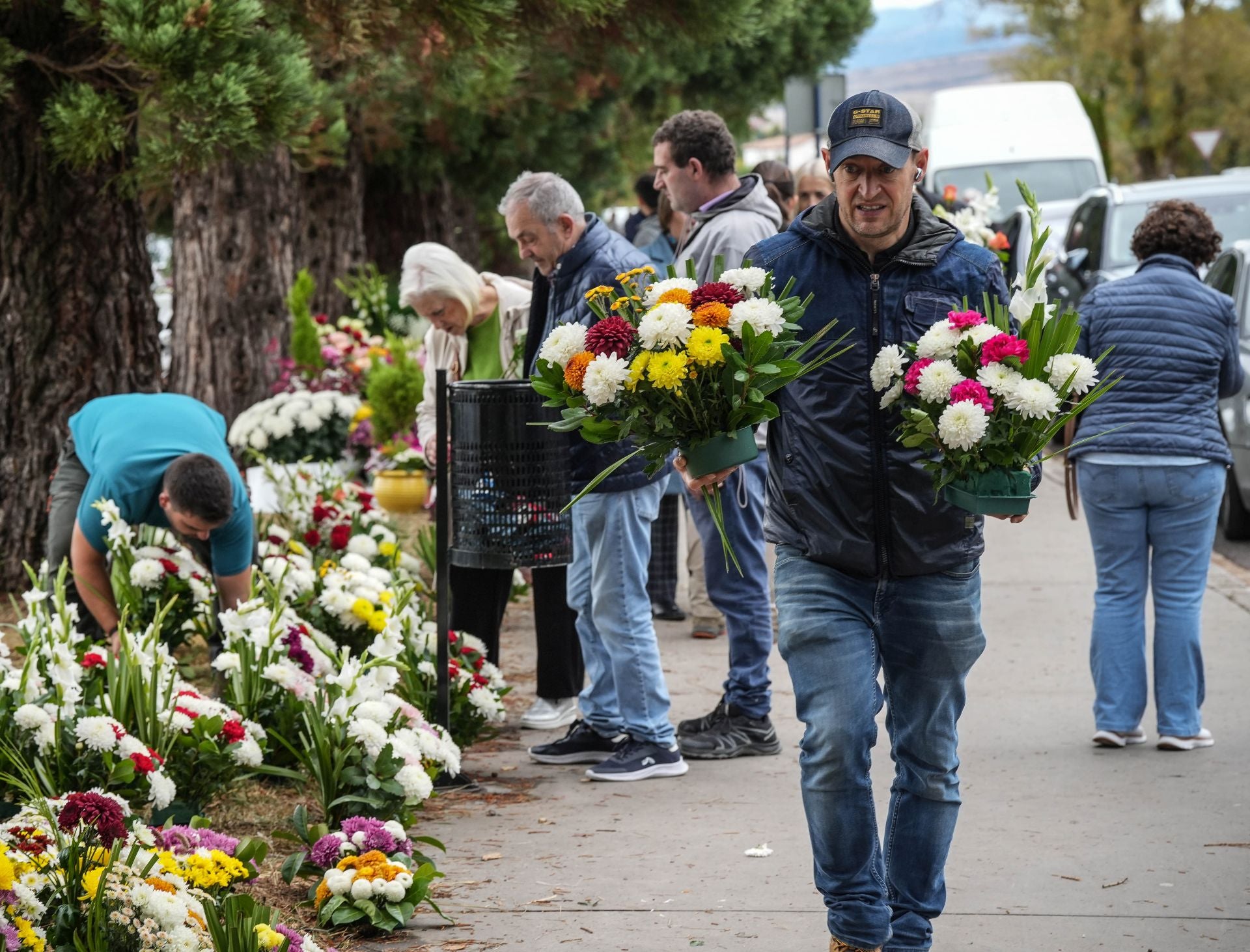 Los vitorianos recuerdan a sus seres queridos en el día de Todos los Santos