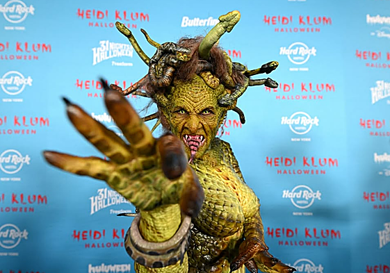 Heidi Klum impacta con su disfraz en la fiesta de Halloween más famosa