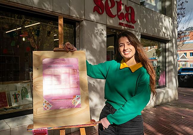 Maialen Argote, a las puertas de su local ubicado en el número 37 de la calle Abendaño.