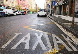Una parada de taxis en Vitoria.