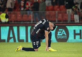 Marco Moreno refleja la desolación del Eibar tras enlazar su quinta derrota consecutiva fuera de casa