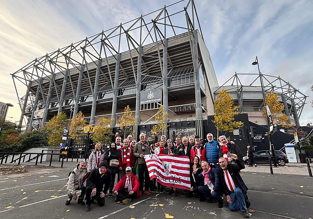 Comienza el desembarco de los 3.000 rojiblancos en Newcastle