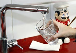 La tarifa del agua corriente subirá 9,6 euros de media el próximo año en Bizkaia