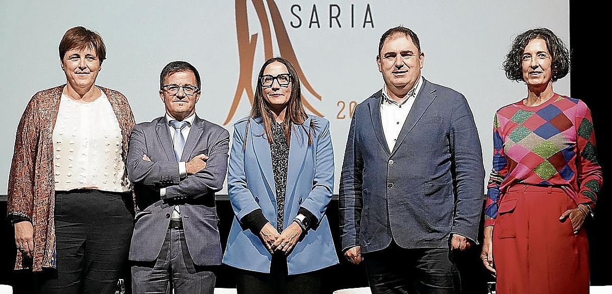 Isabel Mendiguren, Julen Elgeta, Begoña Pedrosa, Jon Labaka y Lorea Bilbao.