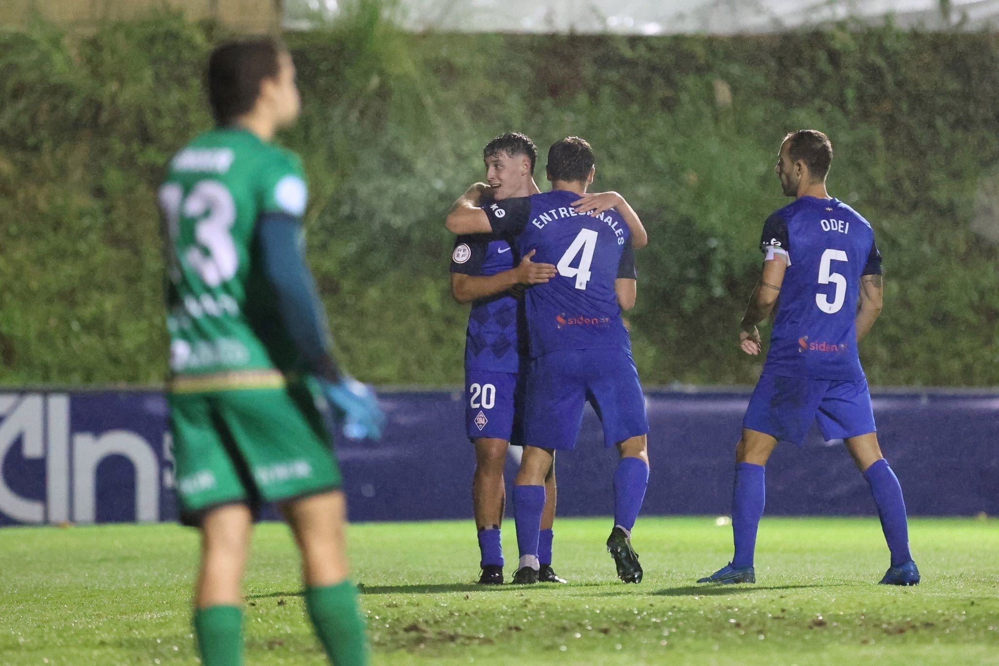 Los azules festejan el tercer tanto ante el Alfaro, anotado por el joven Torrico.