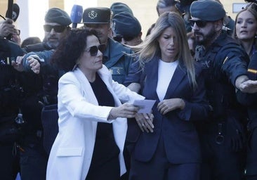 Llegada de Maribel Vilaplana a los juzgados: «Cuenta la verdad, por ellos, que a mí se me aparece la cara de mi madre llena de barro»