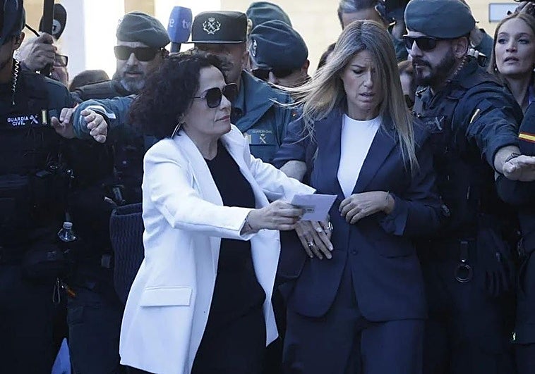 Vilaplana sobre Mazón: «Me llamó la noche de la dana. Me dijo que era muy grave y que no supo nada durante la comida. Le pedí que no sacara mi nombre. Fui cobarde»