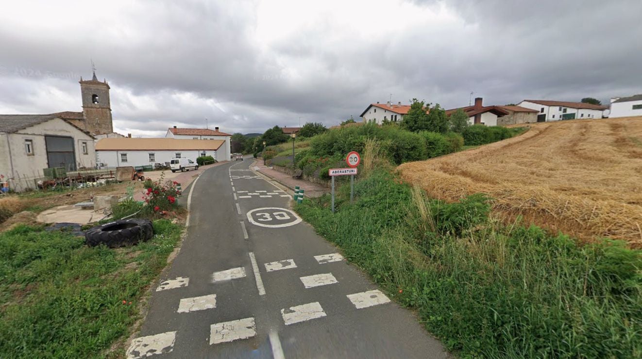 Entrada a la localidad vitoriana de Aberasturi, a ocho kilómetros de la capital.