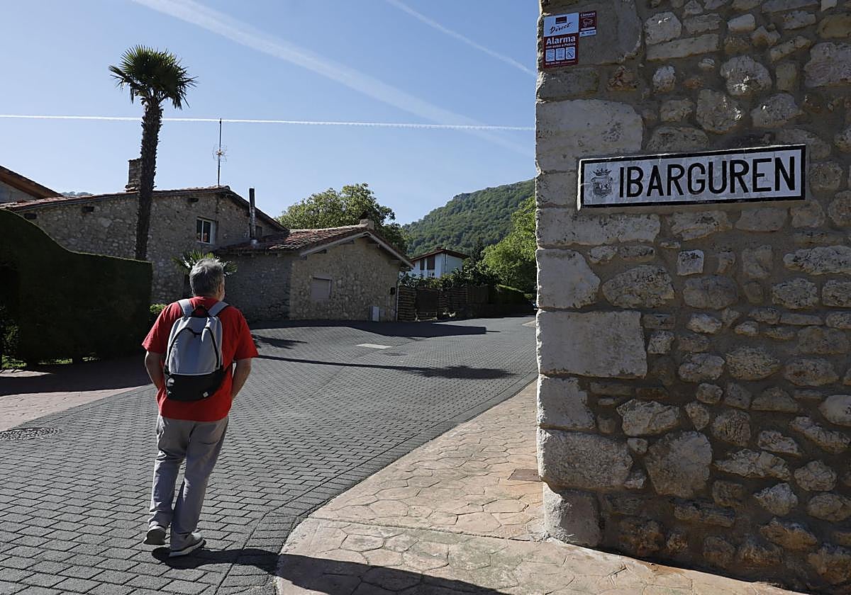 En Ibarguren hay dos facciones de vecinos enfrentadas.