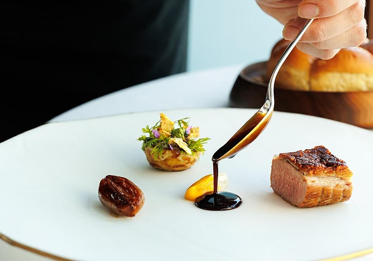 cordero con salsa marroquí, uno de los platos del menú del restaurante Fifty Seconds.