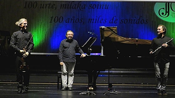 El Trio Musicalis da permiso para reír en el Conservatorio de Bilbao