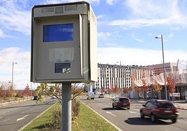 Radar fijo de Salburua que se investiga.