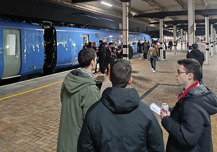 La odisea de un grupo de athleticzales para llegar en tren a Newcastle: «Teníamos que llegar en tres horas y tardamos más de ocho»
