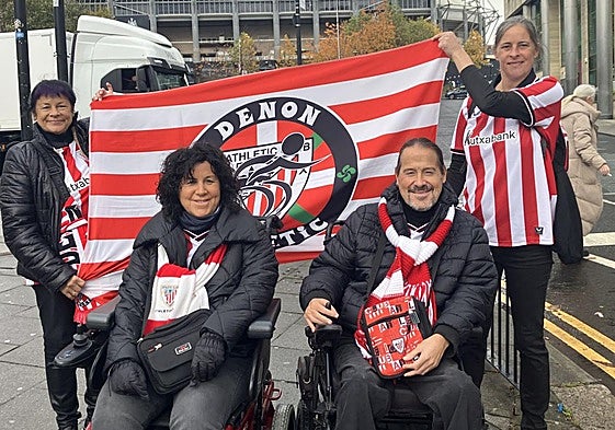 Los hermanos que viajan en silla de ruedas por Europa para animar al Athletic