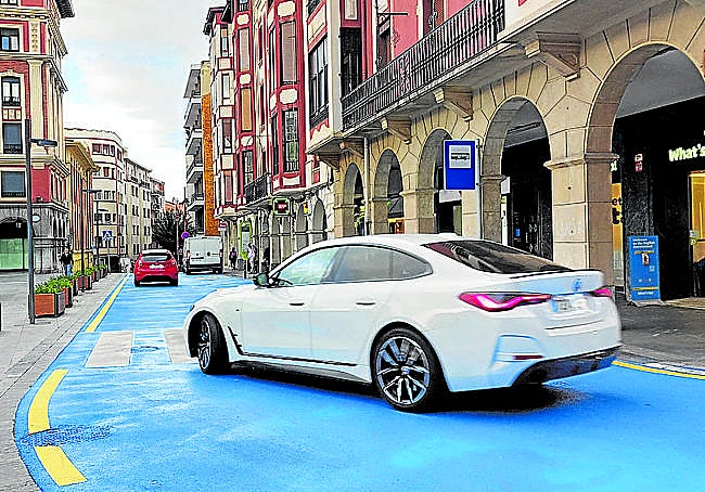 El veto está marcado para los vehículos sin distintivo ambiental y para los que tienen la etiqueta B.