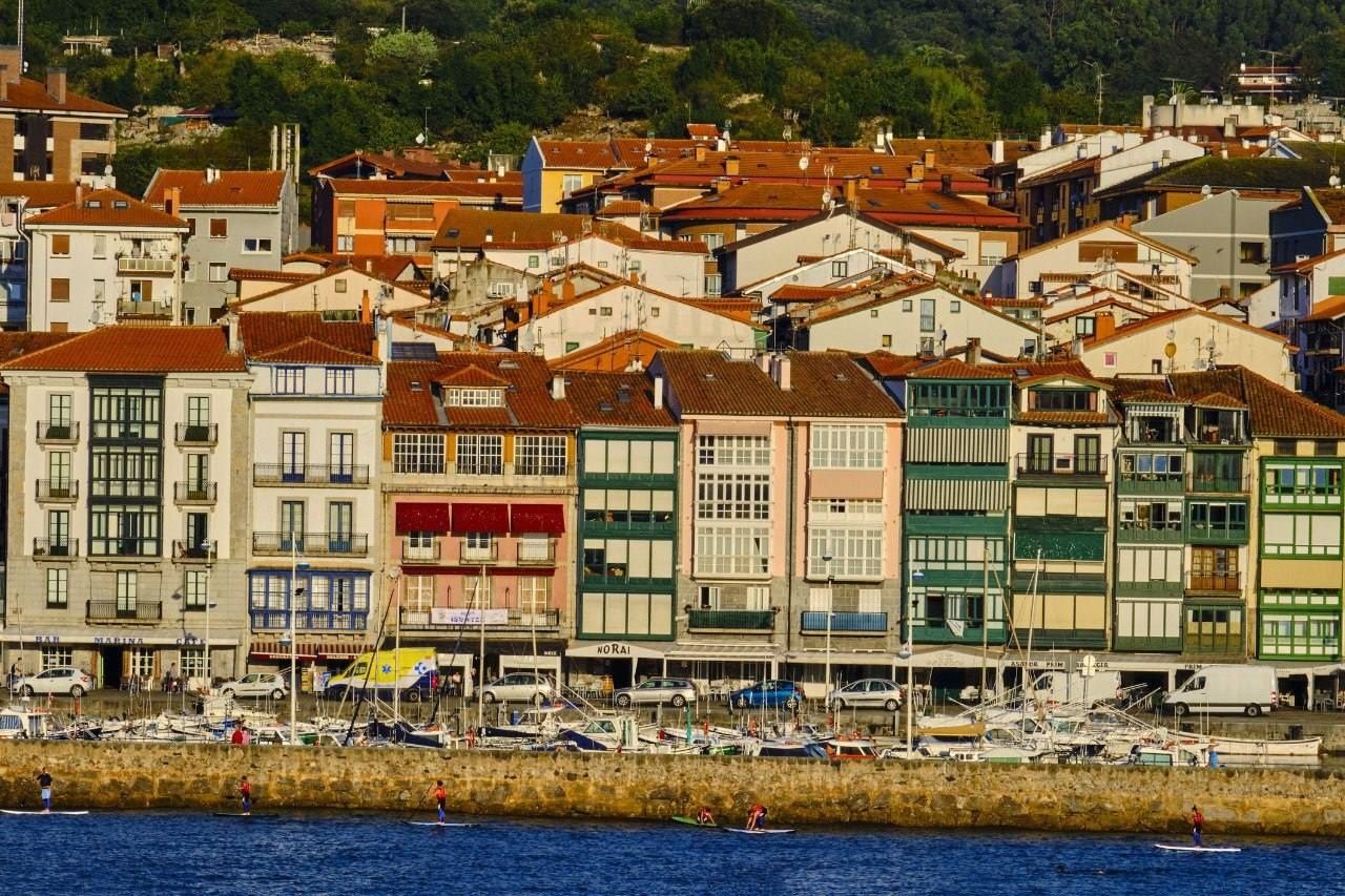 El puerto de Lekeitio es una de las zonas que más difícil es acceder a una vivienda.