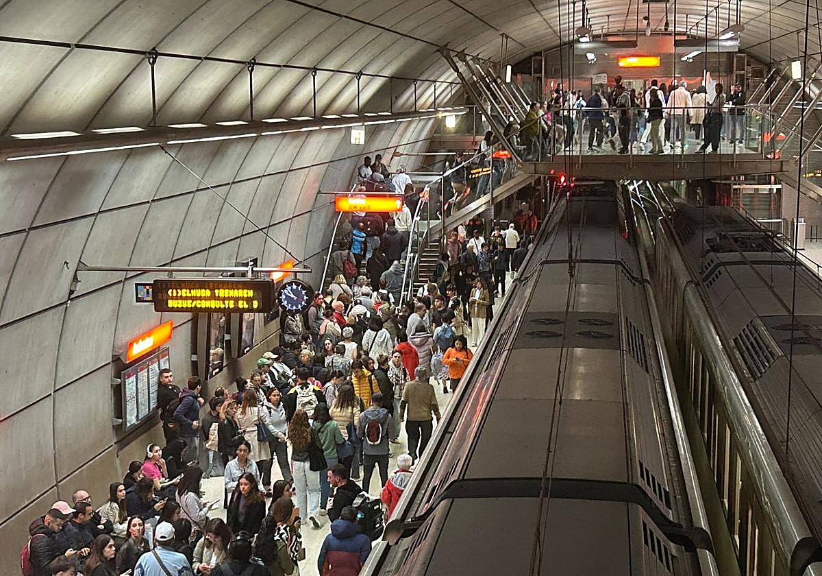 Imagen de un andén atestado de usuarios el pasado 6 de octubre.