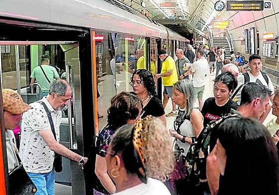 El metro recupera sus frecuencias habituales tras la «avería» que ha ralentizado el servicio esta mañana