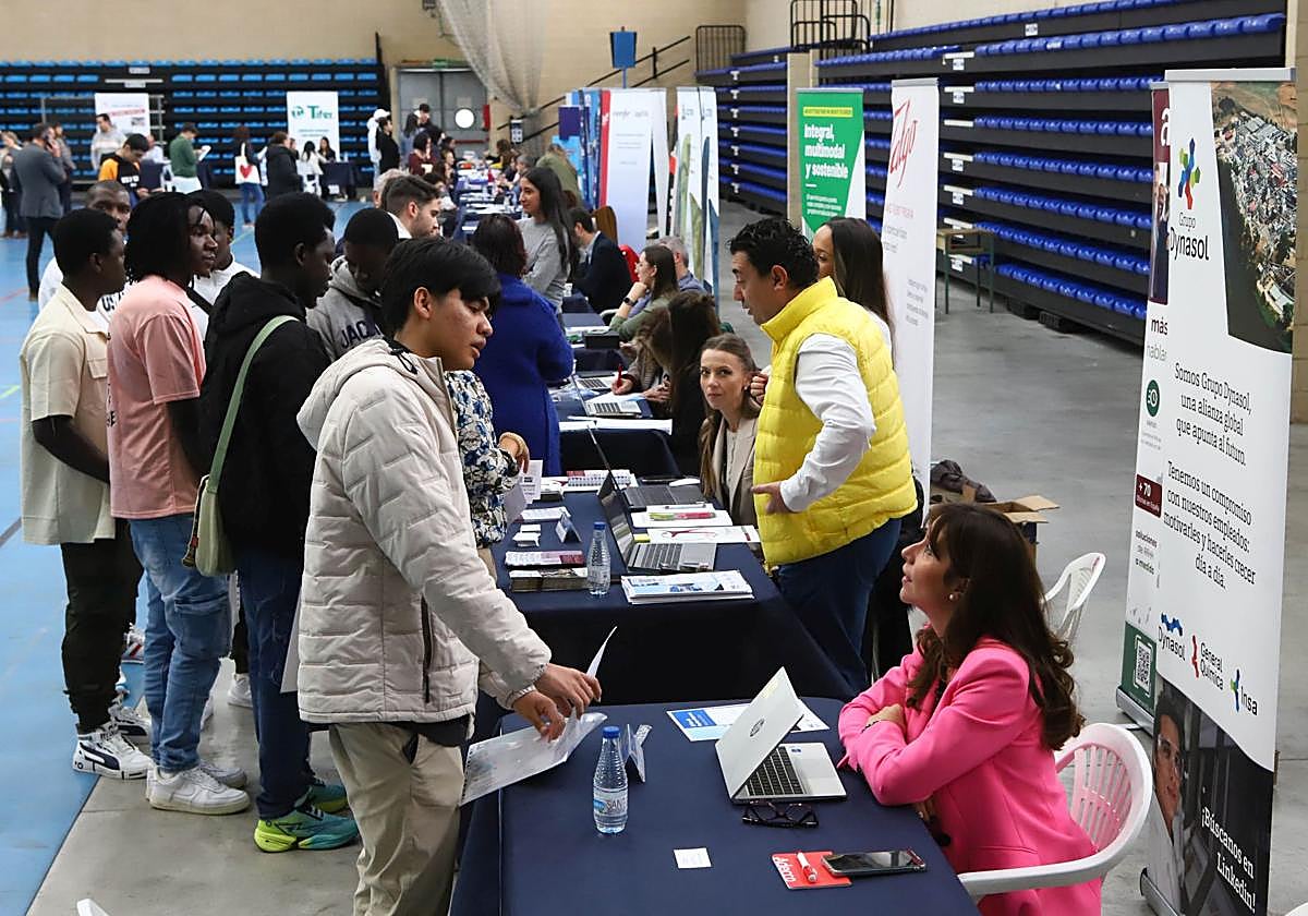 Los candidatos tenían toda la mañana para contactar con las empresas que les interesaban.