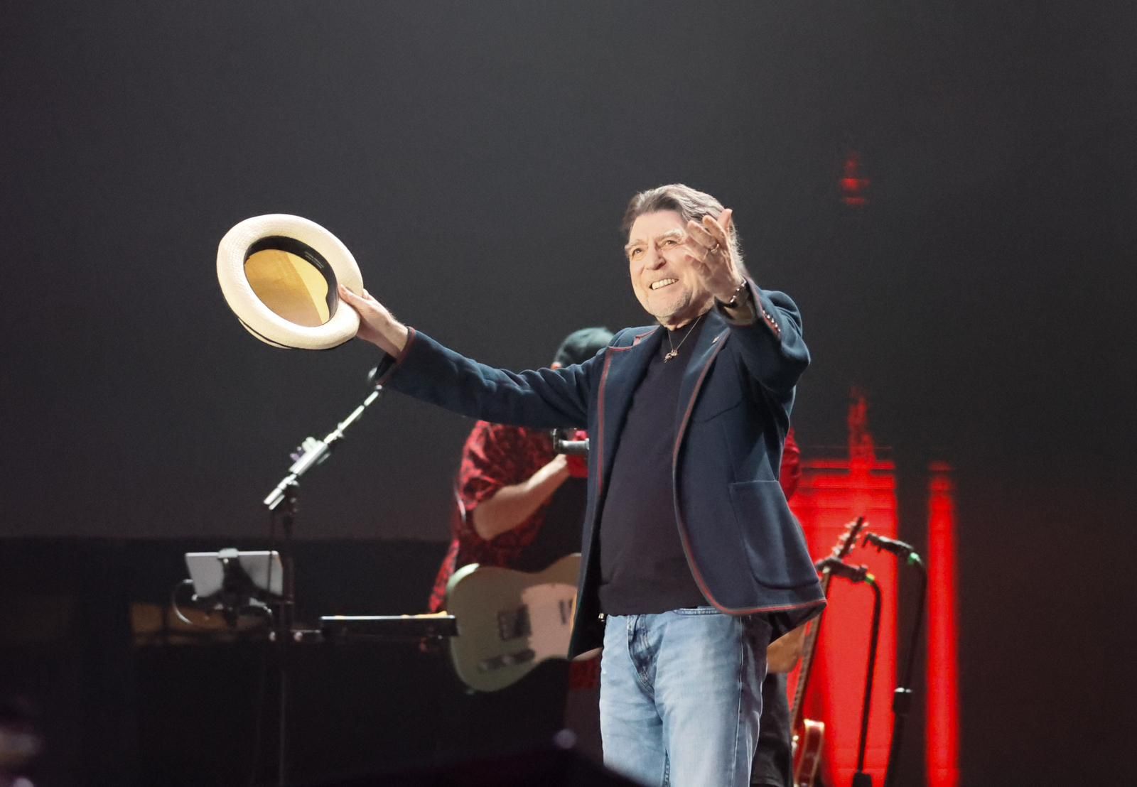 &#039;Hola y adiós&#039; de Sabina en el BEC