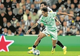 Selton, en una de las acciones del partido.